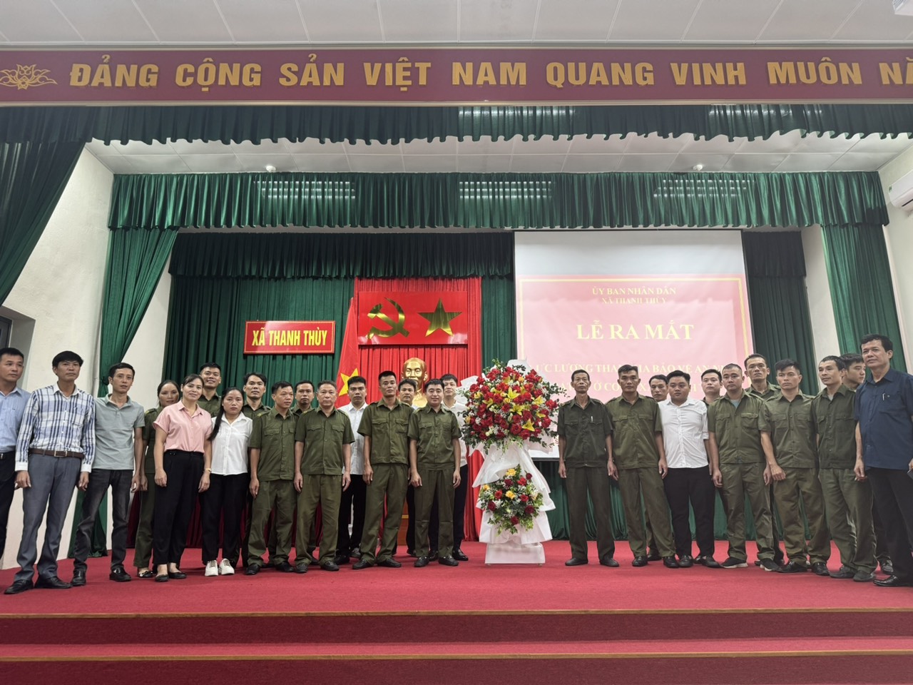 Xã Thanh Thùy Ra mắt lực lượng tham gia bảo vệ an ninh trật tự ở cơ sở