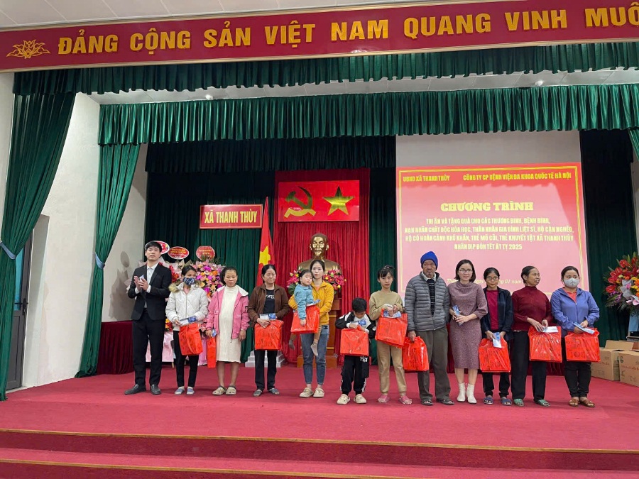 XÃ THANH THÙY: CHƯƠNG TRÌNH TRI ÂN VÀ TẶNG QUÀ CHO CÁC ĐỐI TƯỢNG NGƯỜI CÓ CÔNG NHÂN DỊP ĐÓN TẾT ẤT TỴ NĂM 2025