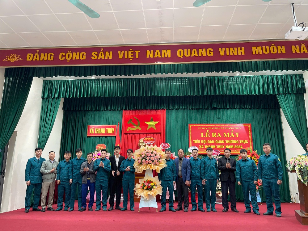 THÀNH LẬP TIỂU ĐỘI DÂN QUÂN THƯỜNG TRỰC XÃ THANH THÙY