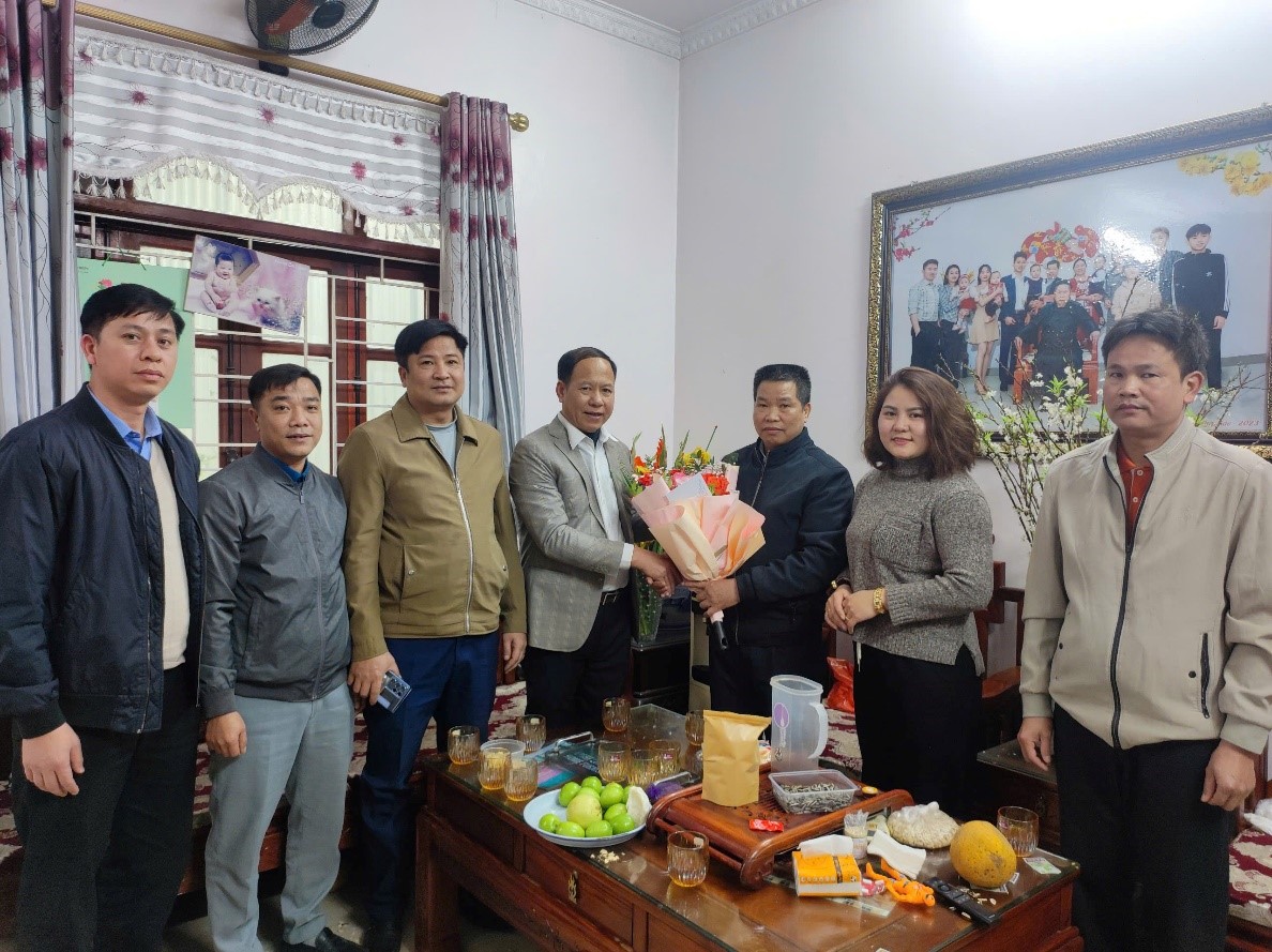 THANH THÙY GẶP MẶT, TẶNG QUÀ, ĐỘNG VIÊN TÂN BINH TRƯỚC NGÀY LÊN ĐƯỜNG NHẬP NGŨ NĂM 2025